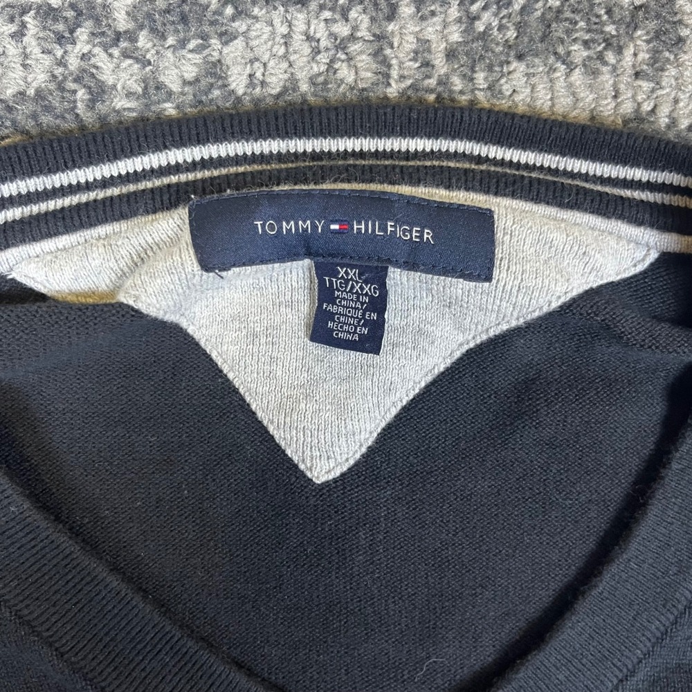 Tommy Hilfiger V-Neck Sweater Mens XXL Black Cotton Preppy Logo Pullover - Picture 3 of 7
